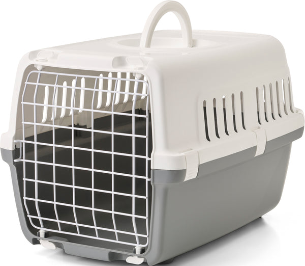 Zephos 1 transportbur fra Savic egner seg for katter og små hunder opptil 5 kg. Transportburet har metalldør og har flere gode ventilasjonsåpninger for å gjøre reisen så komfortabel som mulig for dyret. 